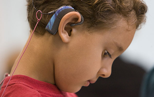 hearing-aids-for-chilren بند سمعک